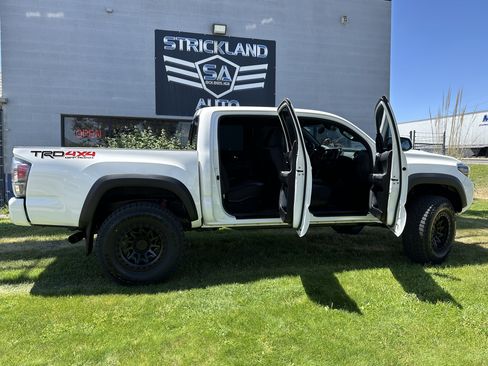 Used 2021 Toyota Tacoma TRD Off-Road w/ Technology Package image 29