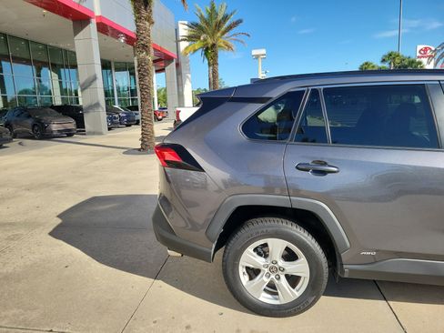 Used 2021 Toyota RAV4 XLE AWD/4WD image 6