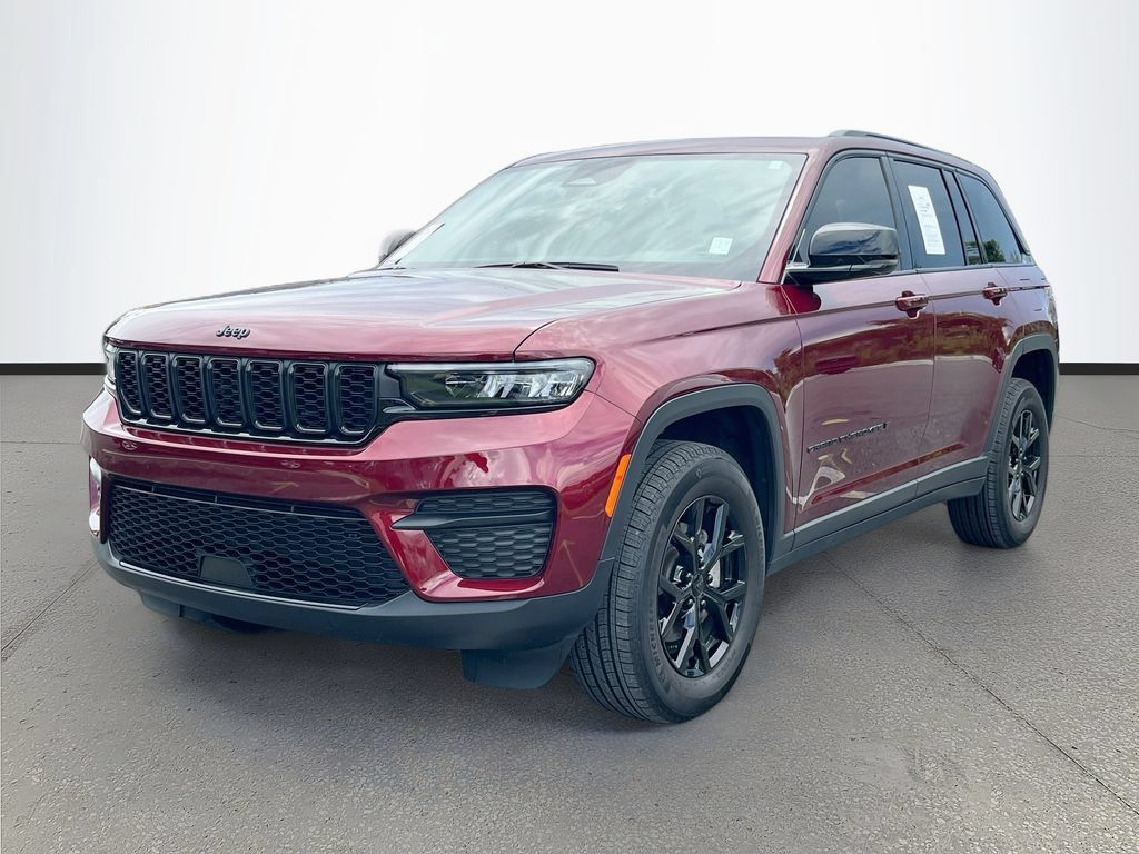 Used 2025 Jeep Grand Cherokee Altitude RWD image 3