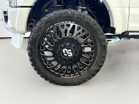 Used 2022 Ford F450 Platinum w/ FX4 Off-Road Package AWD/4WD image 29