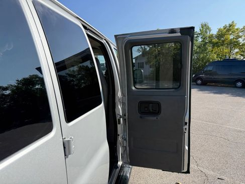 Used 2015 GMC Savana 3500 LT w/ LT Preferred Equipment Group image 36