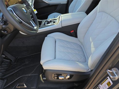 New 2026 BMW X5 xDrive40i w/ Climate Comfort Package image 22