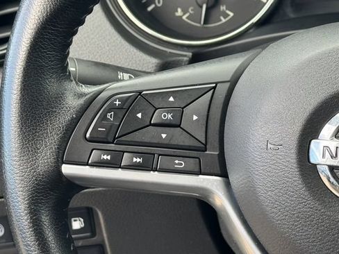 Used 2020 Nissan Rogue SV FWD image 23