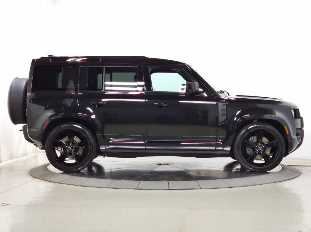 Used 2025 Land Rover Defender 110 X-Dynamic SE AWD/4WD image 8
