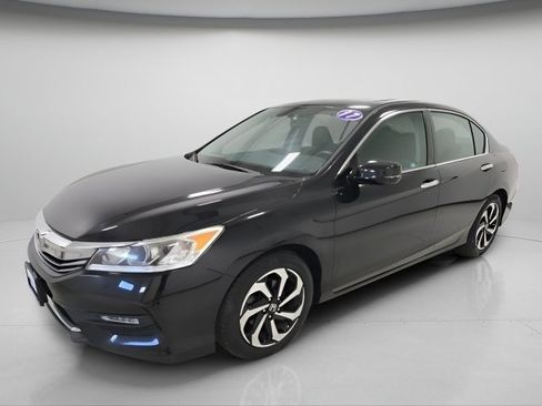 Used 2017 Honda Accord EX image 3
