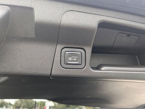 Used 2018 GMC Acadia Denali w/ Technology Package image 18