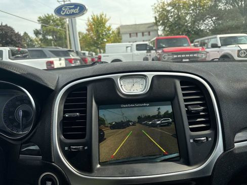 Used 2018 Chrysler 300 Touring image 24