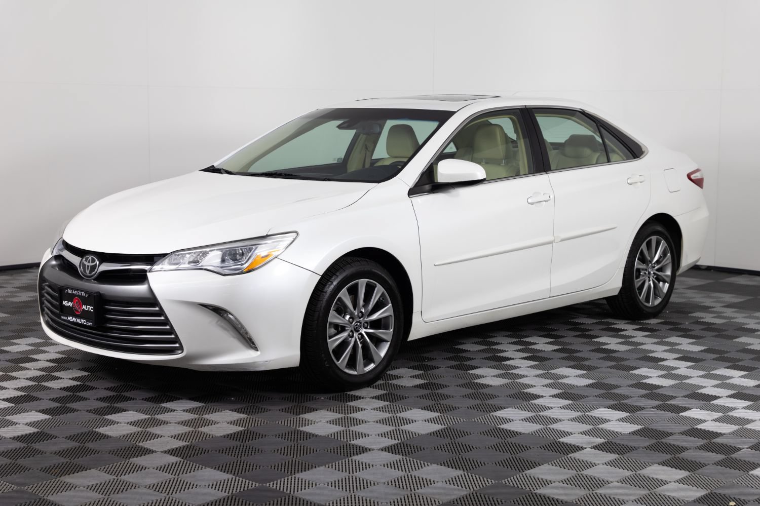 Used 2017 Toyota Camry XLE w/ Advanced Technology Package FWD image 1