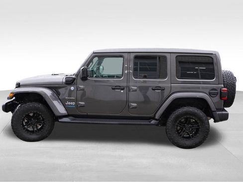 Used 2022 Jeep Wrangler Unlimited Sahara w/ Cold Weather Group image 9