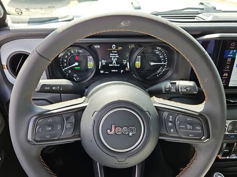 Used 2024 Jeep Wrangler Unlimited AWD/4WD image 17