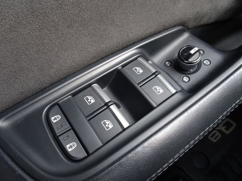 Used 2019 Audi Q8 Prestige w/ Luxury Package image 32