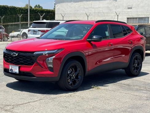 New 2026 Chevrolet Trax LT w/ Midnight Edition FWD image 3