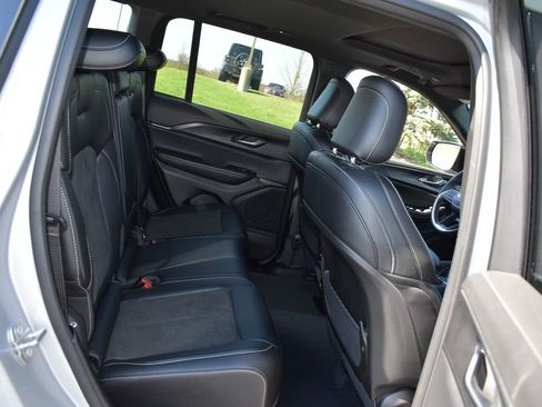 Used 2024 Jeep Grand Cherokee Altitude AWD/4WD image 28