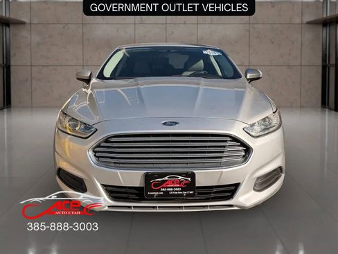 Used 2018 Ford Fusion S image 2