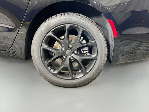 New 2027 Chrysler Pacifica Limited AWD/4WD image 34
