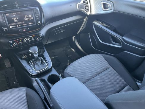 Used 2025 Kia Soul LX w/ LX Technology Package image 15