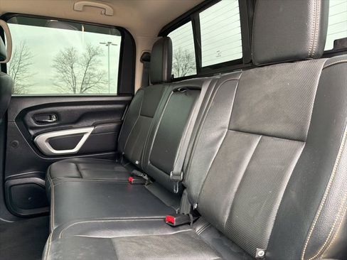 Used 2018 Nissan Titan SL w/ Chrome Package image 15