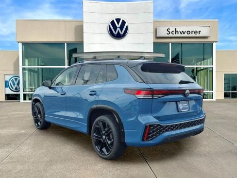 Certified 2025 Volkswagen Tiguan SE R-Line AWD/4WD image 9