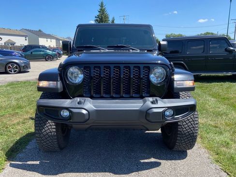Used 2023 Jeep Gladiator Sport AWD/4WD image 8