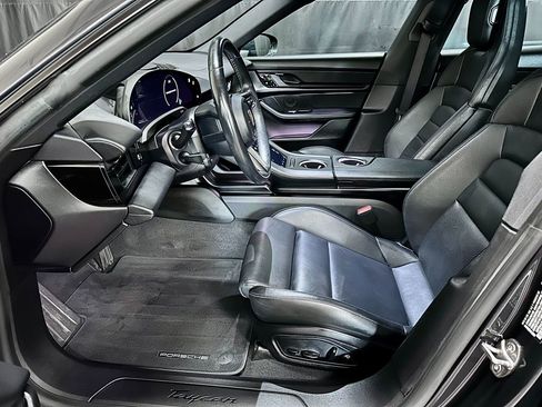 Used 2021 Porsche Taycan image 11