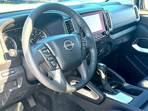 Used 2024 Nissan Frontier SV w/ SV Convenience Package RWD image 12