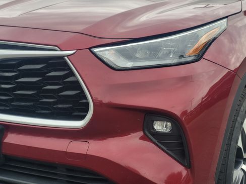 Used 2020 Toyota Highlander XLE AWD/4WD image 8