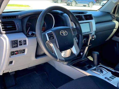 Used 2013 Toyota 4Runner SR5 w/ Convenience Pkg image 18