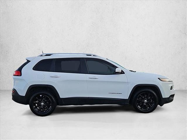 Used 2018 Jeep Cherokee Latitude FWD image 4