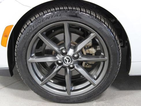 Used 2016 MAZDA MX-5 Miata Club RWD image 16