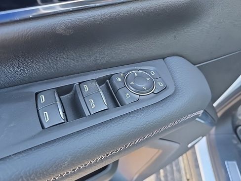 Used 2025 GMC Yukon Denali image 9