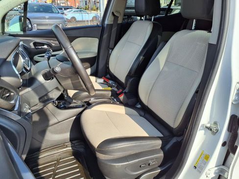 Used 2020 Buick Encore Sport Touring w/ Safety Package AWD/4WD image 8