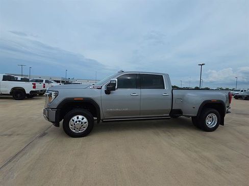 Used 2026 GMC Sierra 3500 Denali w/ Denali Reserve Package AWD/4WD image 3