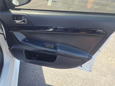 Used 2017 Mitsubishi Lancer ES FWD image 6