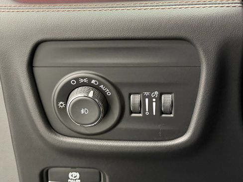 Used 2023 Jeep Grand Cherokee L Summit AWD/4WD image 29