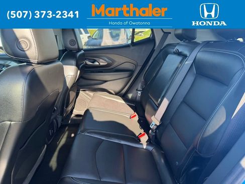 Used 2024 GMC Terrain SLT AWD/4WD image 12