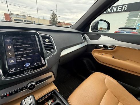 Used 2017 Volvo XC90 T6 Momentum w/ Vision Package image 29