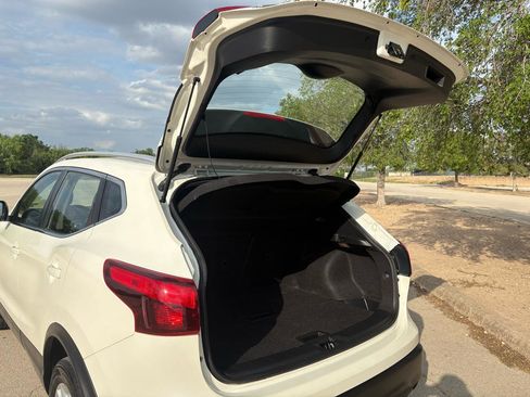 Used 2017 Nissan Rogue Sport SV w/ SV All-Weather Package image 6