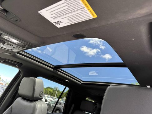 Used 2023 Chevrolet Tahoe LT w/ Luxury Package AWD/4WD image 12