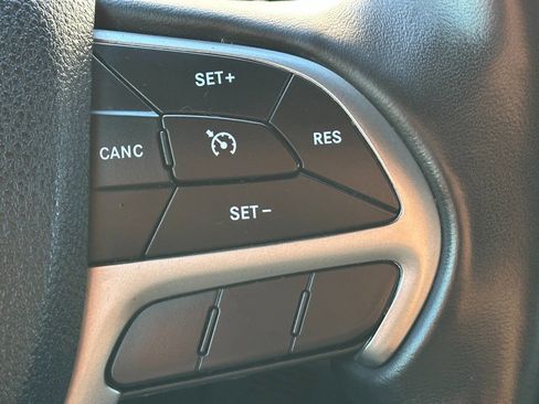 Used 2018 Jeep Grand Cherokee Limited image 36