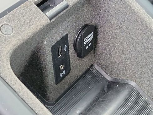 Used 2018 Porsche Cayenne Platinum Edition image 30