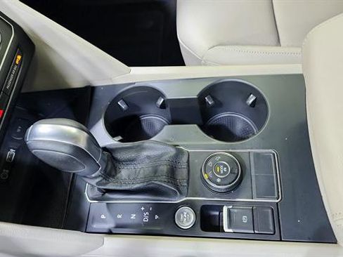 Used 2019 Volkswagen Atlas SE w/ Towing Package AWD/4WD image 16