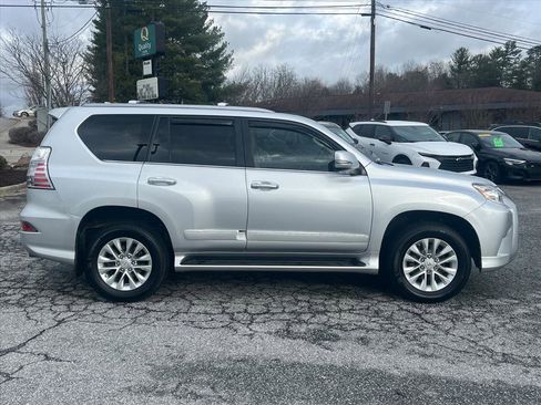 Used 2018 Lexus GX 460 image 3