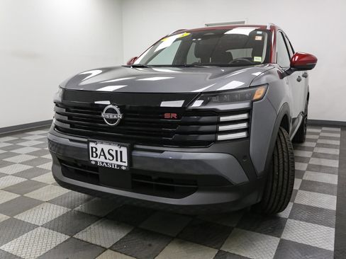 Used 2025 Nissan Kicks SR AWD/4WD image 4