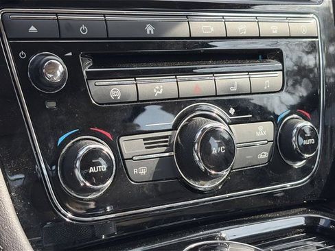 Used 2018 Jaguar XJ R-Sport image 27