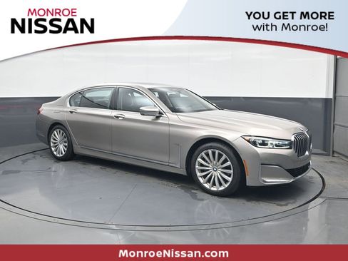 Used 2021 BMW 740i xDrive w/ Premium Package image 1