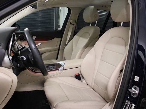 Certified 2022 Mercedes-Benz GLC 300 image 5
