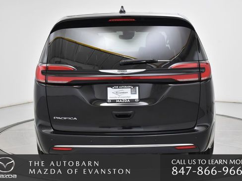 Used 2024 Chrysler Pacifica Touring-L image 18