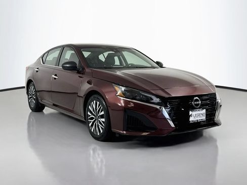 Used 2024 Nissan Altima 2.5 SV FWD image 4