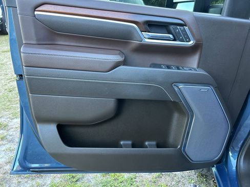 Used 2025 GMC Sierra 3500 Denali w/ Denali Reserve Package image 17