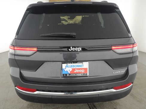 New 2025 Jeep Grand Cherokee Laredo image 4